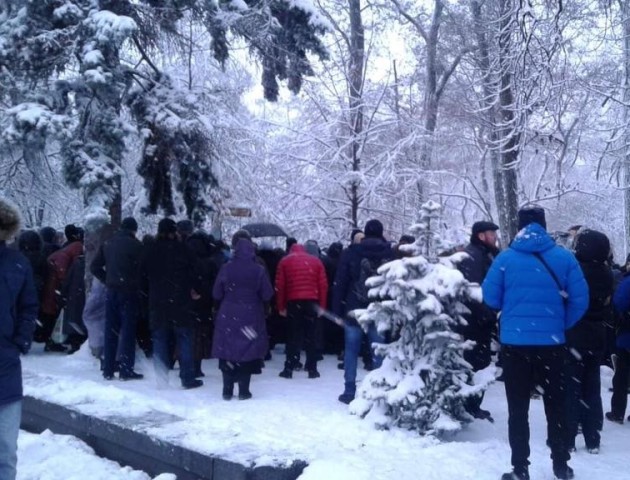 Прихильники УПЦ МП влаштували молебень під Верховною Радою. ФОТО
