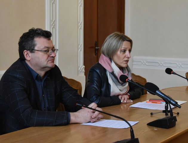 «Хворих з пневмонією не перевіряємо, бо нема тестів». Яка ситуація з коронавірусом на Волині?