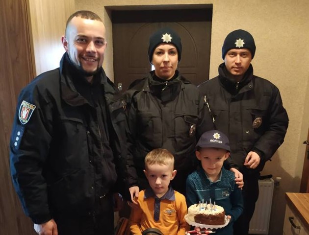 Патрульні оригінально привітали сина волинського Героя з днем народження. ФОТО