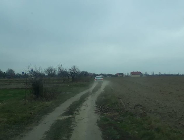 Через перекриття траси у Княгининку водії об'їжджають дорогу полями