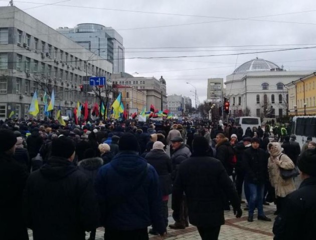 У Києві через Саакашвілі  штурмують Верховну Раду. ВІДЕО