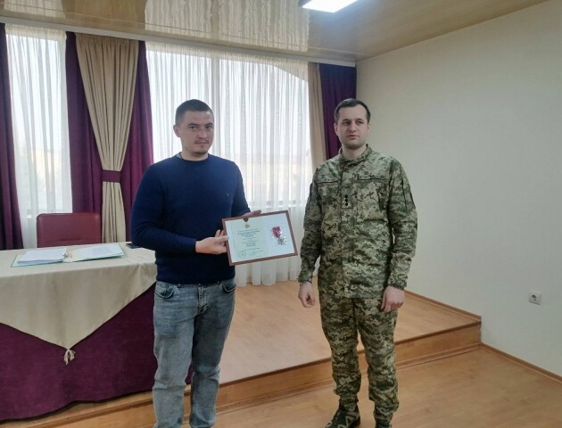 Сирський нагородив захисника із Волині
