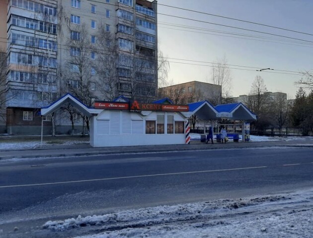 У Луцьку відкрили алкогольний магазин біля школи. Батьки збирають підписи до Пустовіта