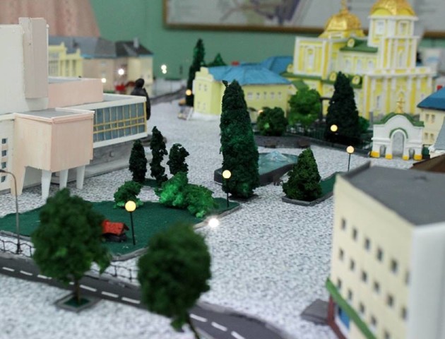 Студенти створили унікальний макет Театрального майдану Луцька. ФОТО