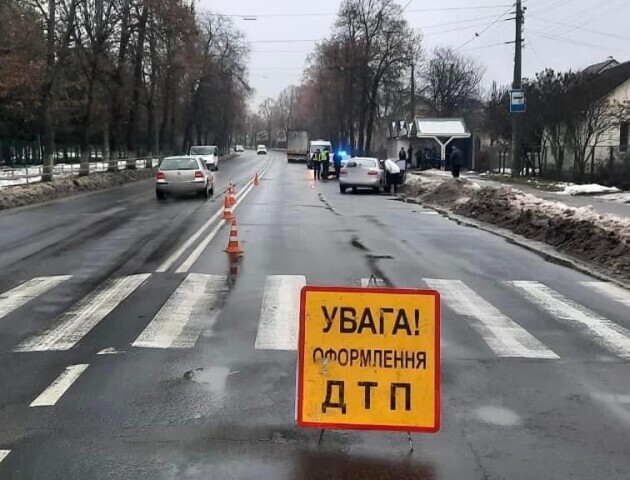 Дівчинка, яку збило авто в Луцьку, перебуває у штучній комі