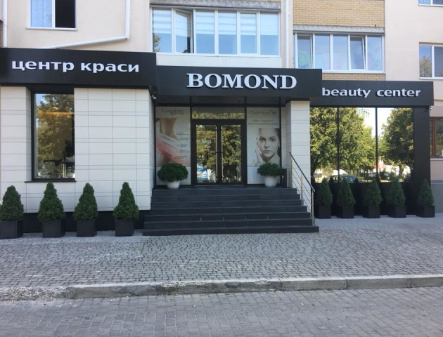 Знайшли вазони, які вкрали біля центру краси в Луцьку