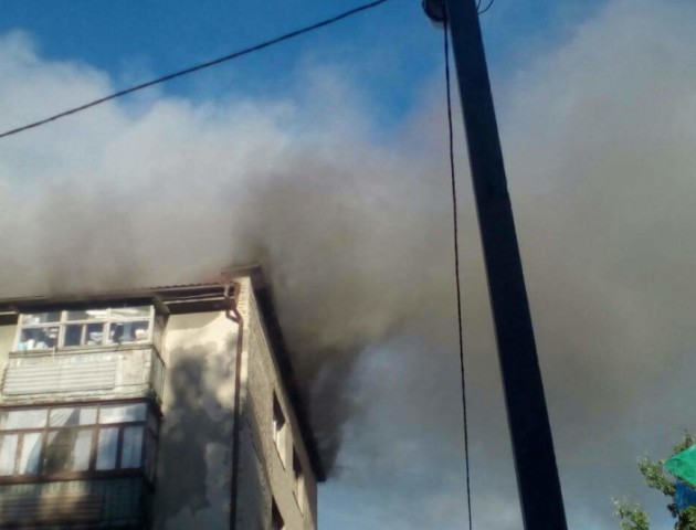 Причину вечірньої пожежі в луцькій 5-поверхівці ще не встановили