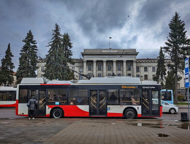 Луцький тролейбус №3 не їздить до кладовища в Гаразджі