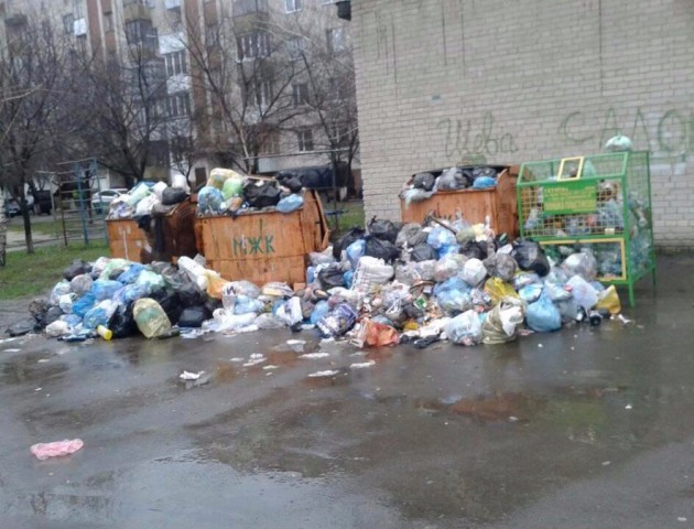 У Луцьку невчасно вивозять сміття