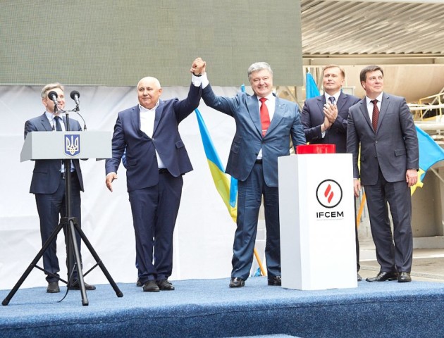 Нове виробництво на «Івано-Франківськцемент» відкривав Петро Порошенко