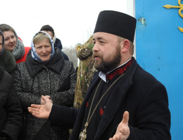 Скандал у Тростянці: люди вимагають повернути священика громаді. ВІДЕО