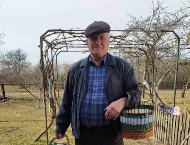 «Плете кошик за дві години», - на Волині живе майстер з лозоплетіння