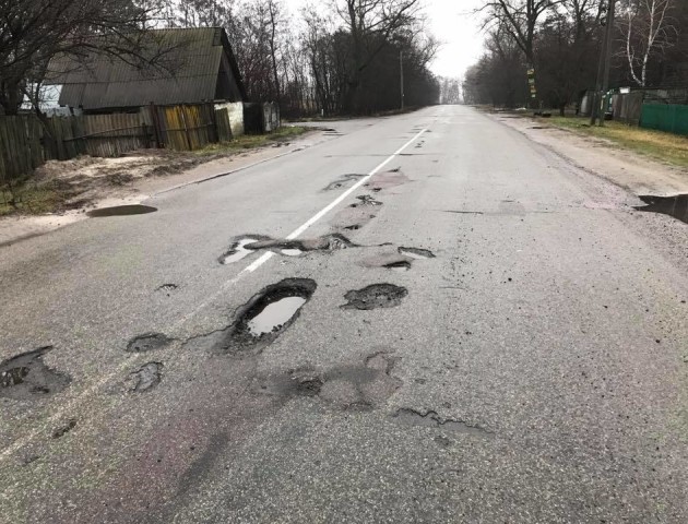Пасемо задніх: Україна – в 10-ці найгірших за якістю доріг