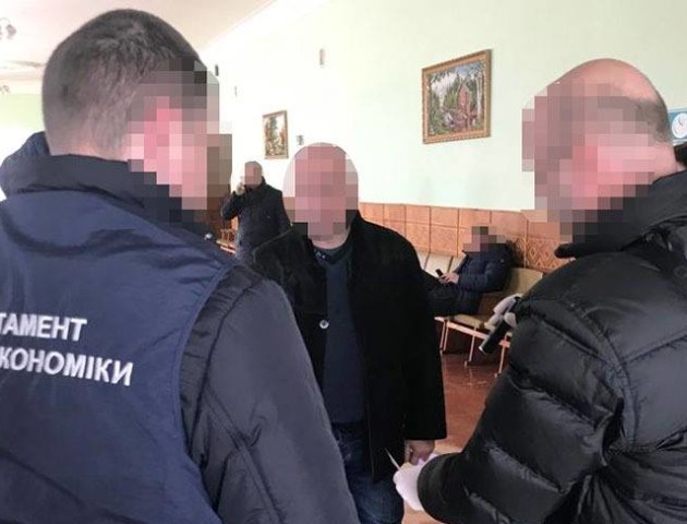 Директора волинського ВНЗ піймали на хабарі. ФОТО