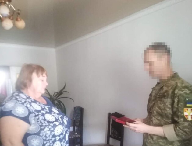 Мамі 23-річного Героя з Волині посмертно вручили нагороду сина