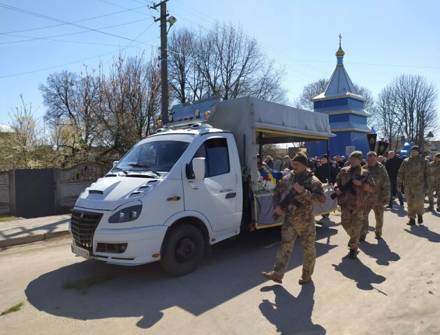 Ридали згорьовані мама, тато, дружина й сини. Поховали Героя з Волині
