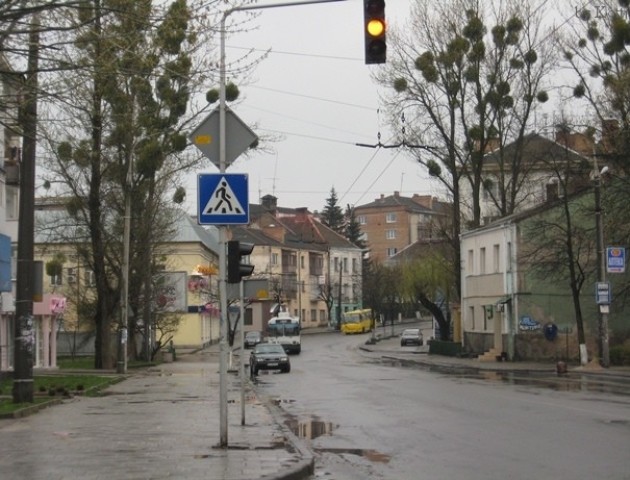 У Луцьку на Винниченка відремонтують тротуар