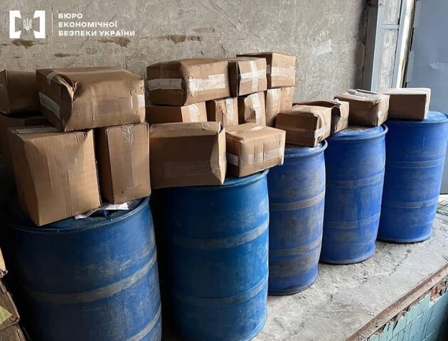 У Луцьку виявили підпільних цех з виробництва фальсифікованого алкоголю. ФОТО