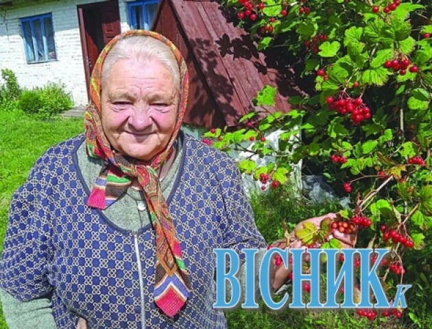 Волинянка вигляділа внука, як рідну дитину, а тепер чекає його з війни