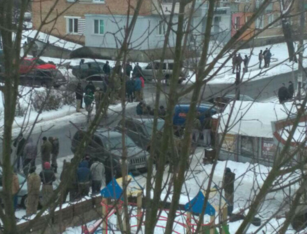 На Рівненщині 200 копачів бурштину напали на поліцейських. ВІДЕО. ФОТО