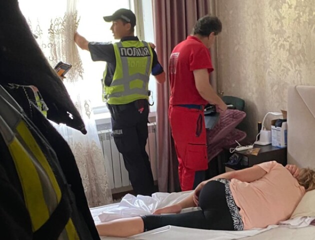Потрапили в квартиру через вікно: рятувальники виїздили на допомогу лучанці