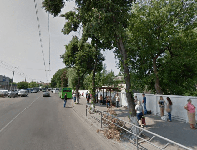 У Луцьку приберуть зупинки біля Центрального ринку