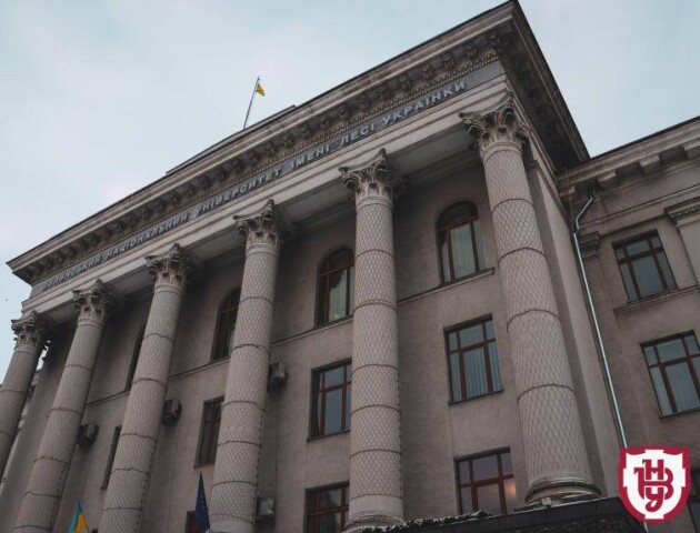 Студенти ВНУ поскаржилися на професорку, яка читає пари російською: що кажуть в університеті