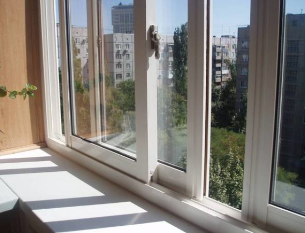 На Волині затримали шахраїв, які продавали неіснуючі  вікна та  автозапчастини