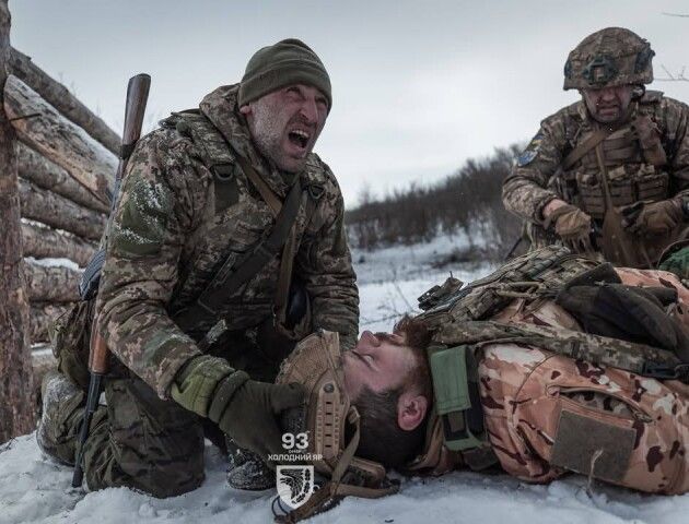 Під час бігу по них пробують залетіти fpv-дрони. Як тренують новобранців