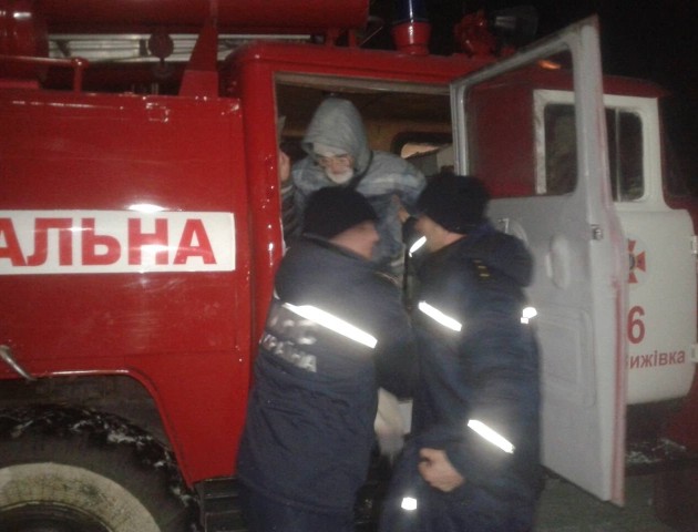 Не встиг на потяг і пішов пішки: посеред дороги на Волині ледь не замерз чоловік