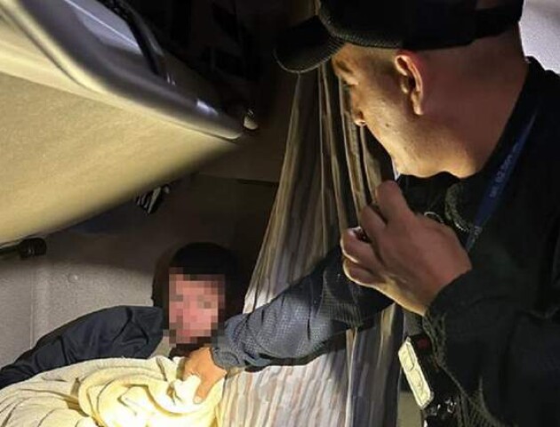 На Волині суд оштрафував далекобійника, який хотів перевезти ухилянта під ковдрами