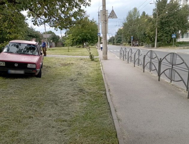 У Луцьку 65-річний водій виїхав на тротуар та збив дитину