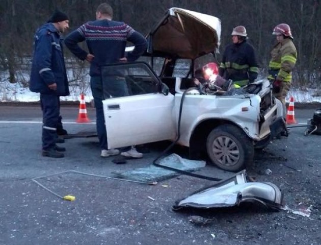 Моторошна ДТП на Львівщині: водій на швидкості в’їхав у пасажирський автобус. ВІДЕО