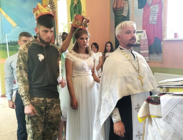 Війна – не перешкода почуттям: боєць з волинської бригади одружився з коханою