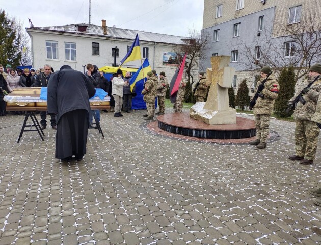 На Волині попрощалися з полеглим Володимиром Фірчуком. ФОТО
