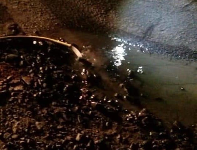 Лучанина зловили на зливі нечистот просто на дорогу. ФОТО