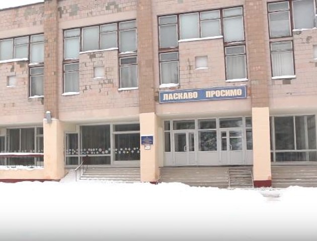 «Стіни обвалювались від потоків води»: як рятували луцьке училище. ВІДЕО