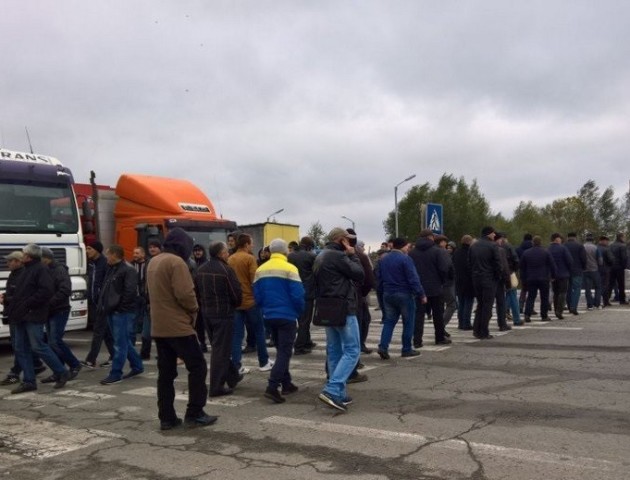 Мітингарі обмежили рух транспорту через пункт пропуску «Ягодин»
