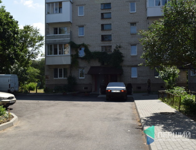 У Луцьку хочуть провчити підрядника, який недобросовісно відремонтував двір. ВІДЕО