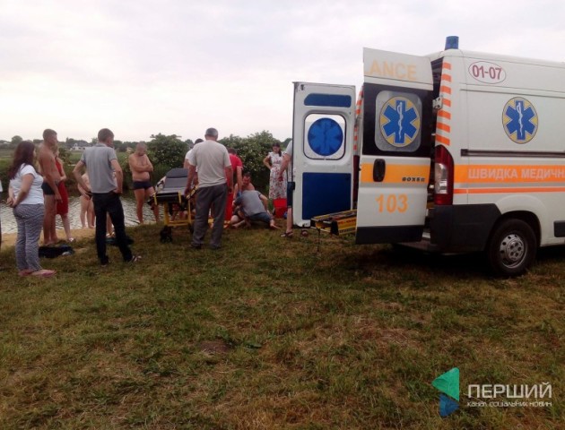 Повідомили про стан чоловіка, який зламав шию у ставку біля Луцька