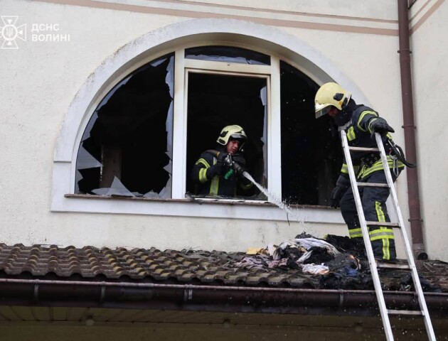 У Луцьку загорівся будинок