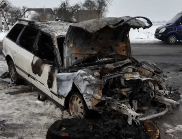 У Луцьку згорів автомобіль. ВІДЕО