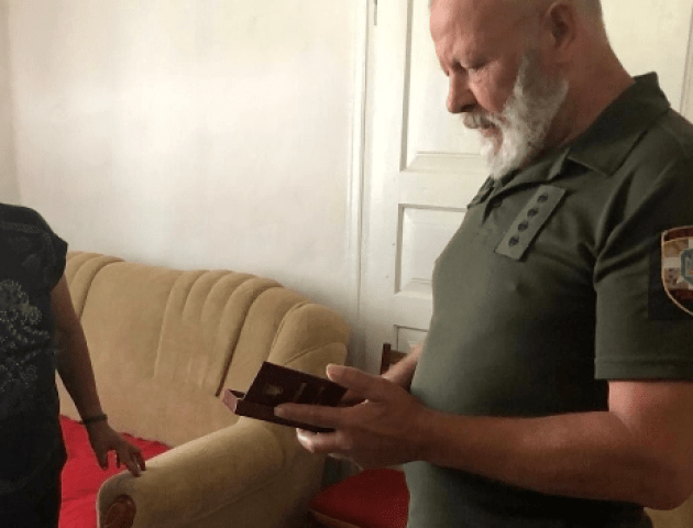 Волинянці вручили відзнаку її полеглого на війні сина-Героя