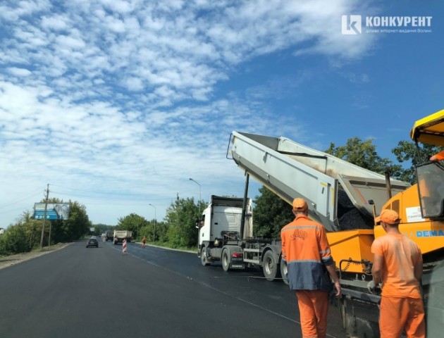 Показали, як ремонтують дорогу на Рованці. ФОТО