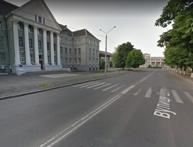 На вулиці Шопена у Луцьку вимагають, щоб були «лежачі поліцейські»