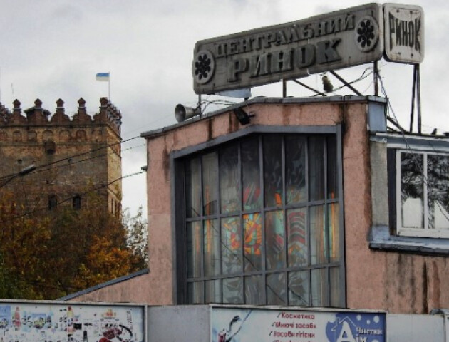 У Луцьку дозволили відкрити ринки. Торгувати на них можна лише продуктами