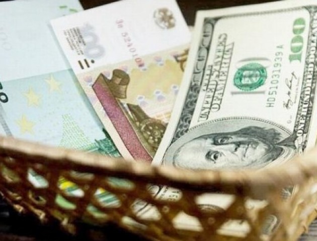 Курс валют на 15 березня: долар та євро синхронно подорожчали