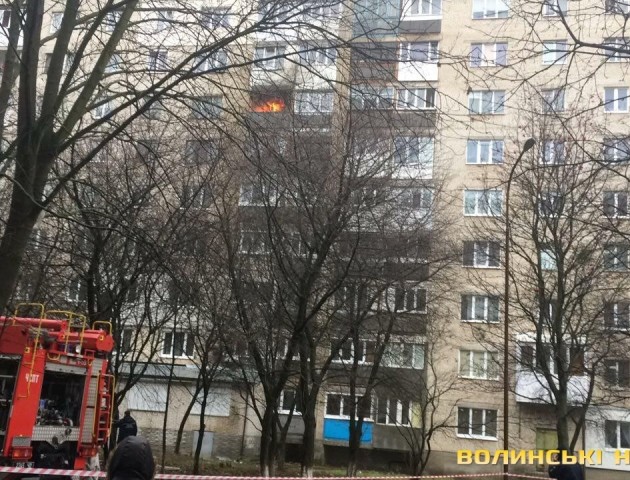 У Луцьку на вулиці Шота Руставелі палав багатоквартирний будинок. ВІДЕО