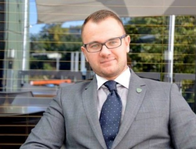 «Зарплата у Поліщука майже така, як у водія сміттєвоза», - Пустовіт