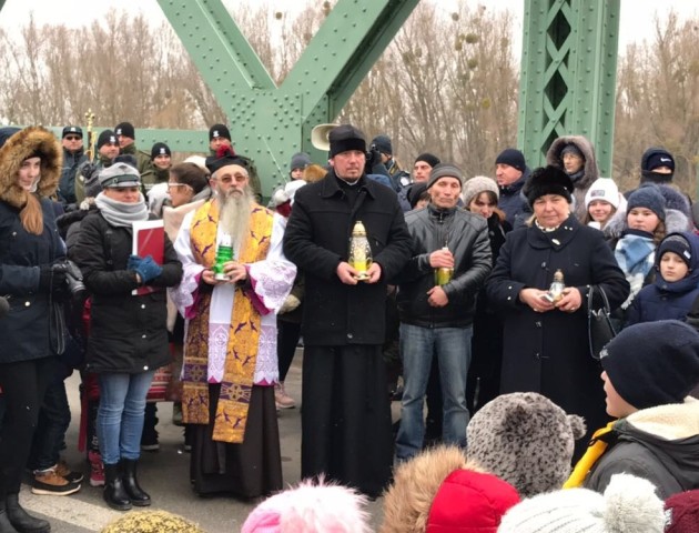 На Волинь прибув Віфлеємський вогонь Миру. ФОТО